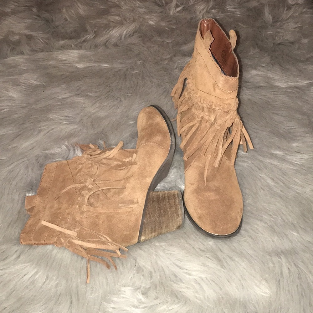 Sbicca Vintage Collection tan booties!